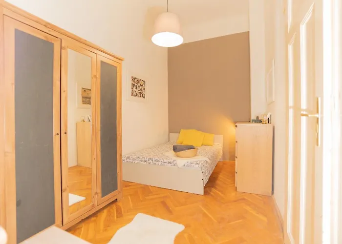 Apartment Vaci Utca Street Full Centrum