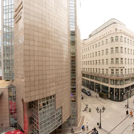 Vaci Utca Street Full Centrum * Budapesta