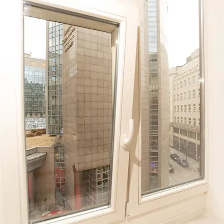 Vaci Utca Street Full Centrum * بودابست