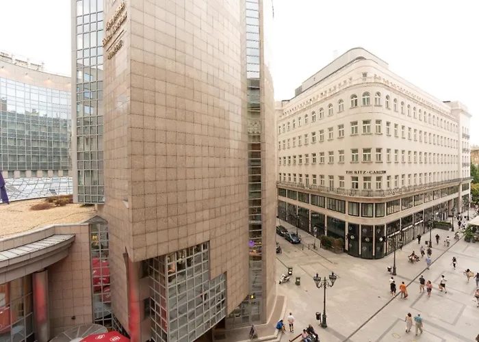 Vaci Utca Street Full Centrum * Budapest